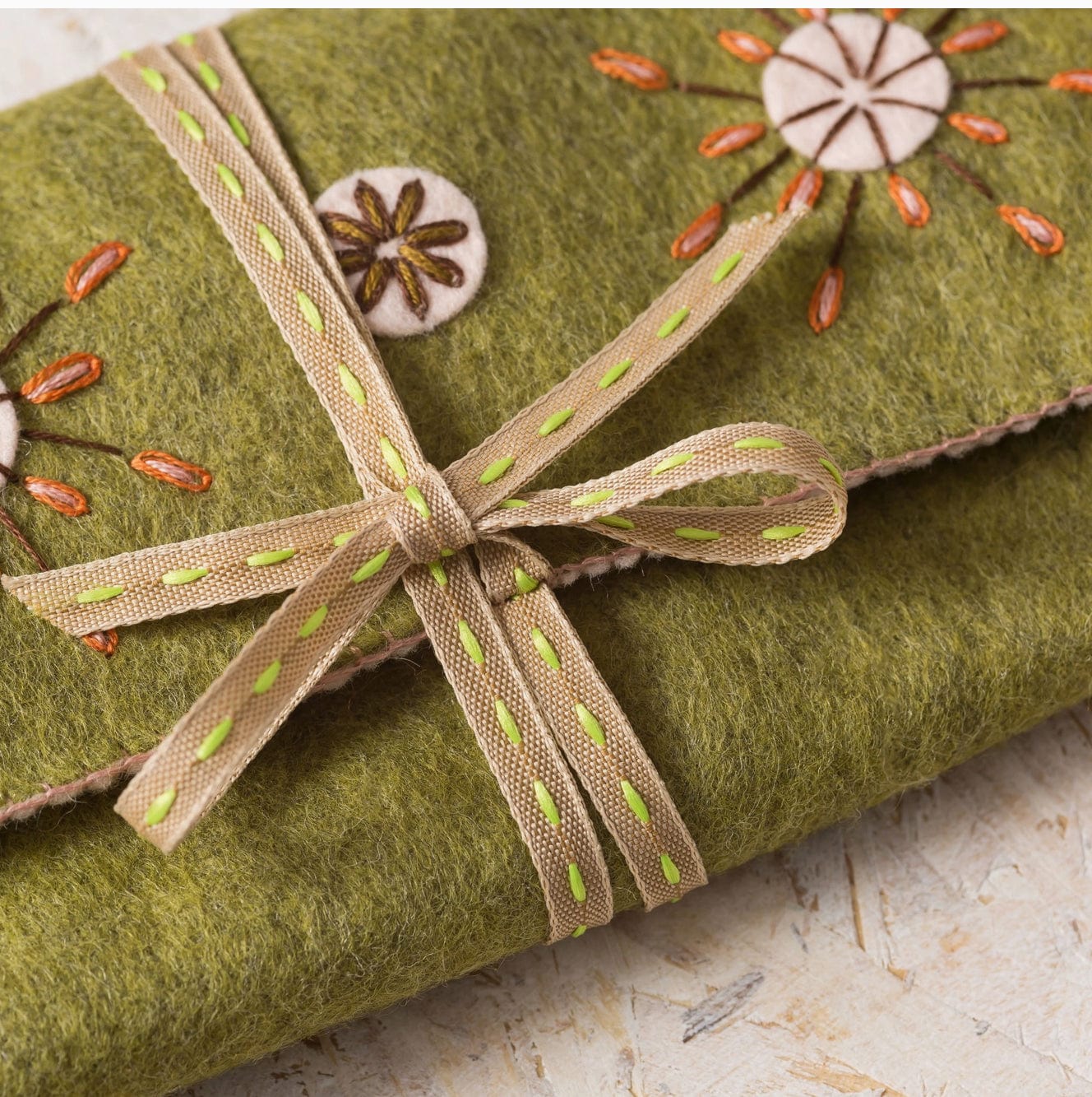 Felt Craft Kit Sewing Roll -