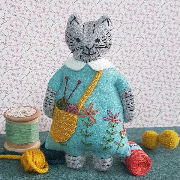 Mrs Cat Loves Knitting Felt Craft Kit  -