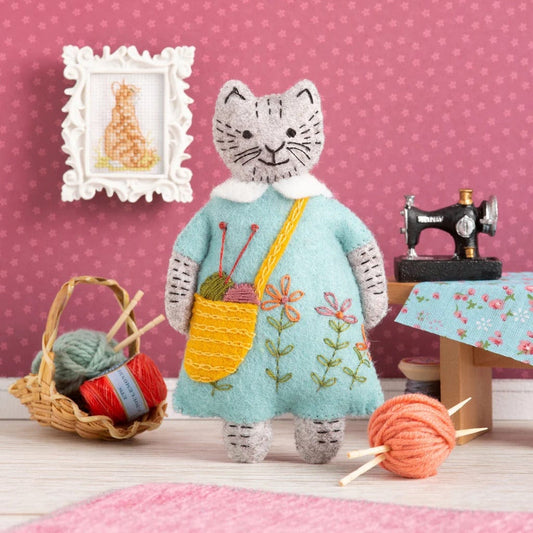 Mrs Cat Loves Knitting Felt Craft Kit  -