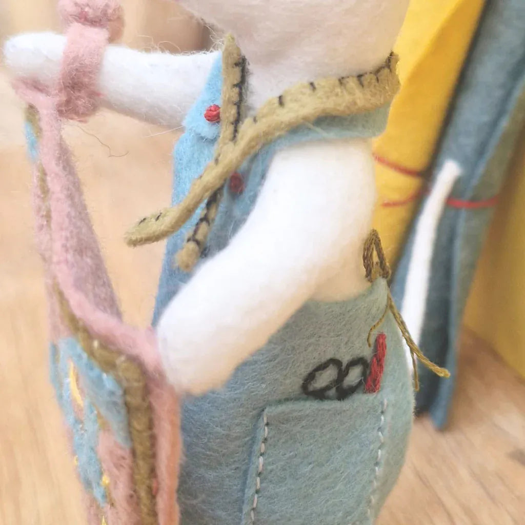 Little Mouse makes a quilt  - 